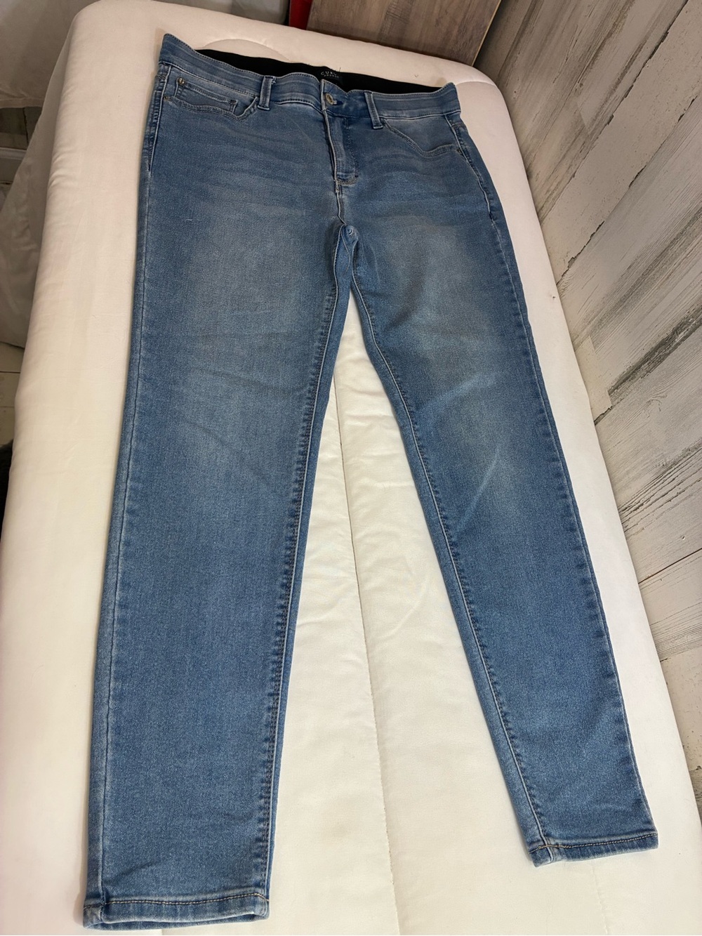 Mid Wash Blue Women's Skinny Jeans - Stretch Denim Women’s sz 10